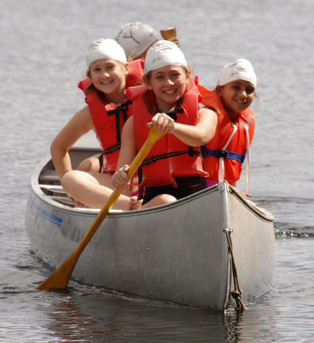 20090713158 Campers rowing towards the camera in a canoe