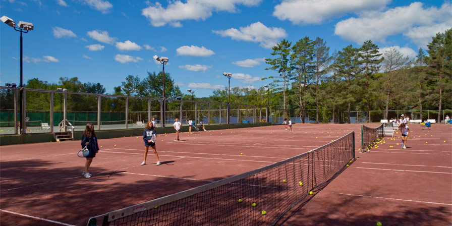 A court full of campers, tennis balls, and fun times at Point O'Pines.
