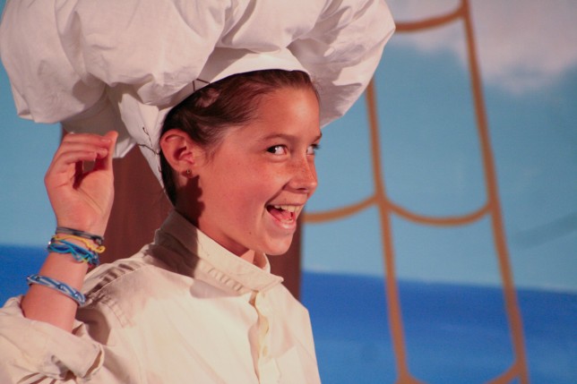 201008075420 A young girl playing a chef