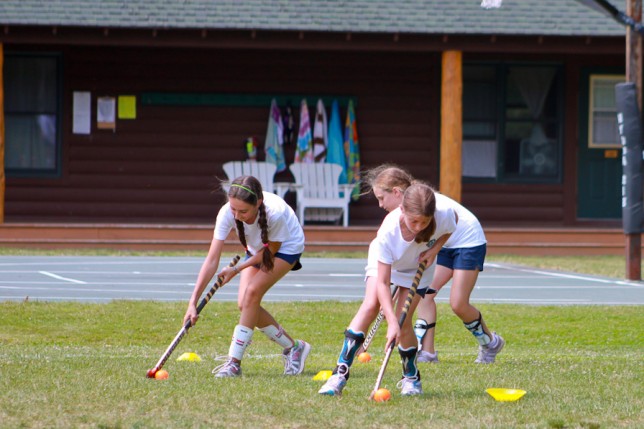 201107159693 Girls learning Field Hockey